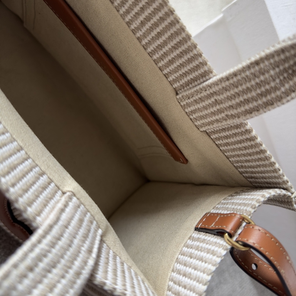 スーパーコピーブランドバッグ着用イメージ